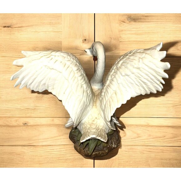 Homco White Swan Porcelain Figurine - Picture 10 of 12